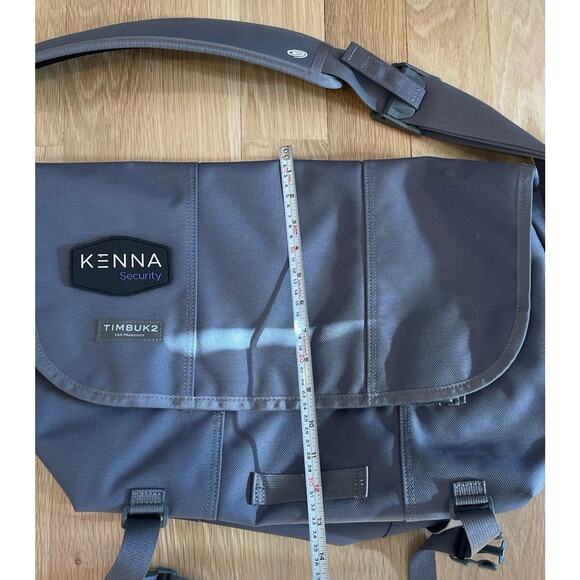 Timbuk2 Classic Messenger Bag Black Waterproof Liner Size Gray Large EUC - Picture 8 of 8